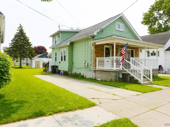 44 Willow St, Lackawanna, NY 14218