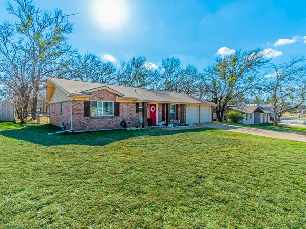 708 N Stewart St, Azle, TX 76020