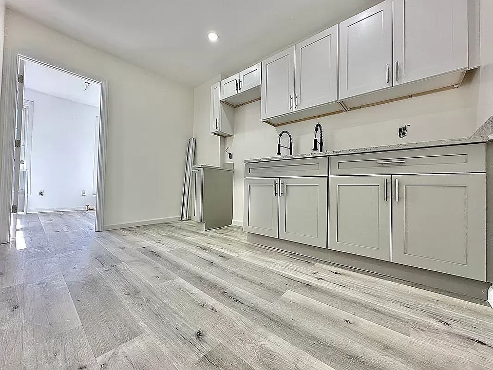 1st image of 161 Hart St APT 2