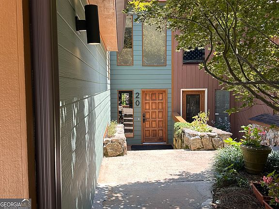 2nd image of 20 Colony Ridge Pl