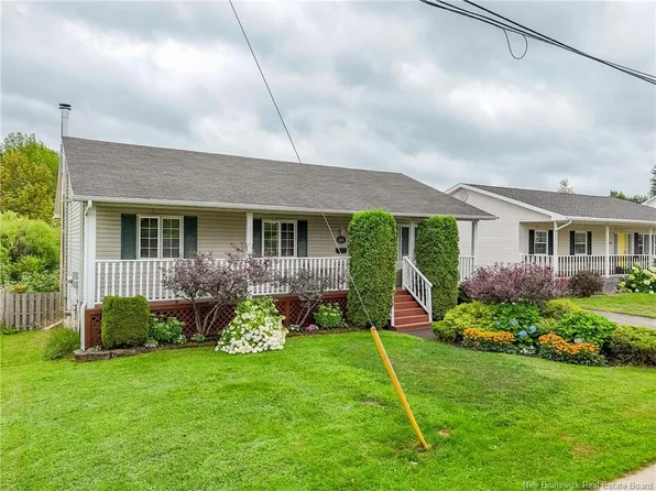 108 Leisure Ave, Fredericton, NB E3B 9K9