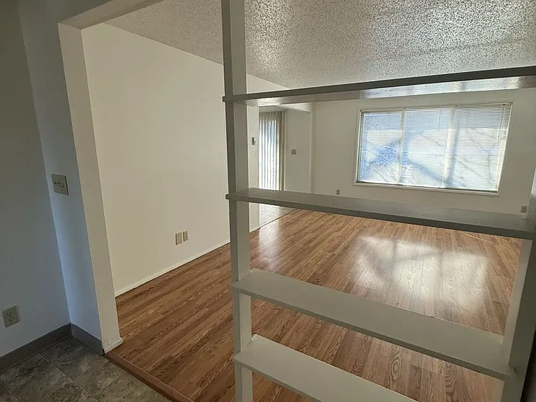 401 Madrona Ave SE #5 — Photo 3