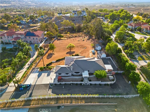 16025 Perry Heights Dr, Riverside, CA 92504