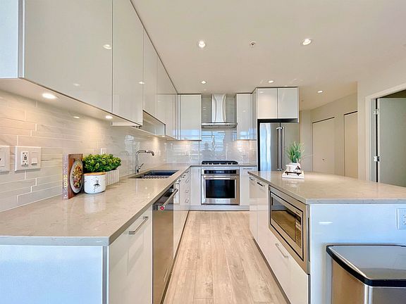 4th image of 1788 Gilmore Ave N #3302