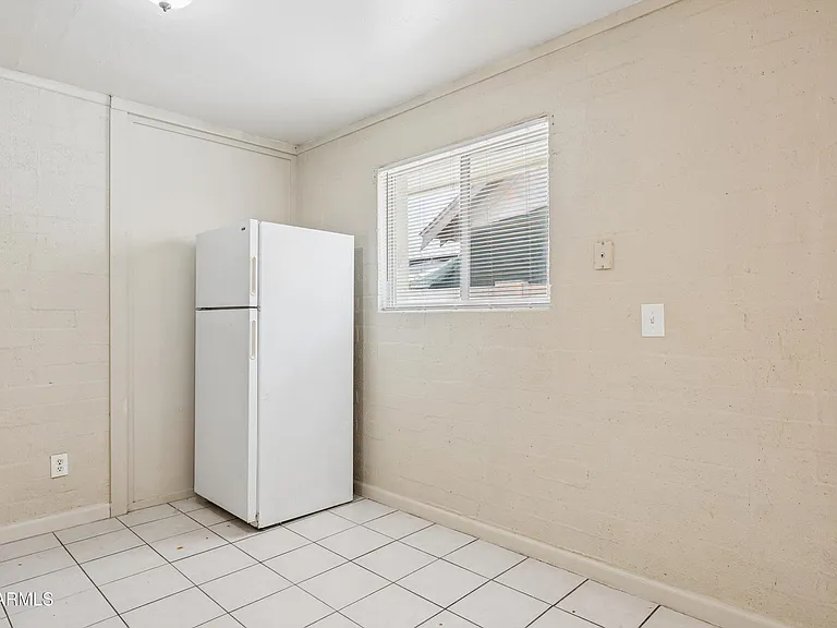 2133 W Adams St #2 — Photo 17