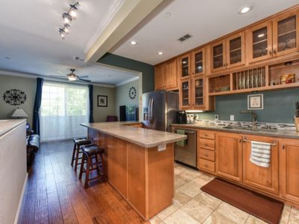 1st image of 426 Harriet Ln