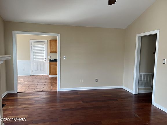 5th image of 580 Bayberry Ln