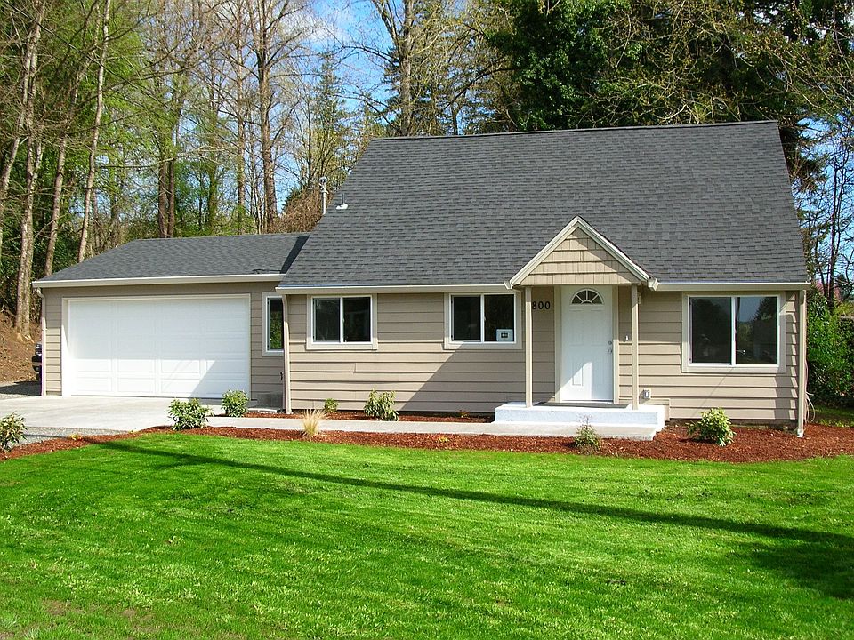 Beautiful landscaping w/ oversized 2 car garage