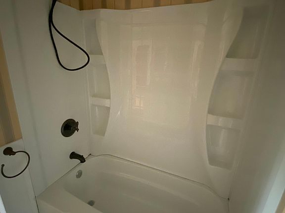 VIEW OF FULL BATHROOM