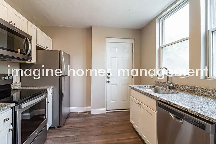 2816 Madison Rd — Photo 6