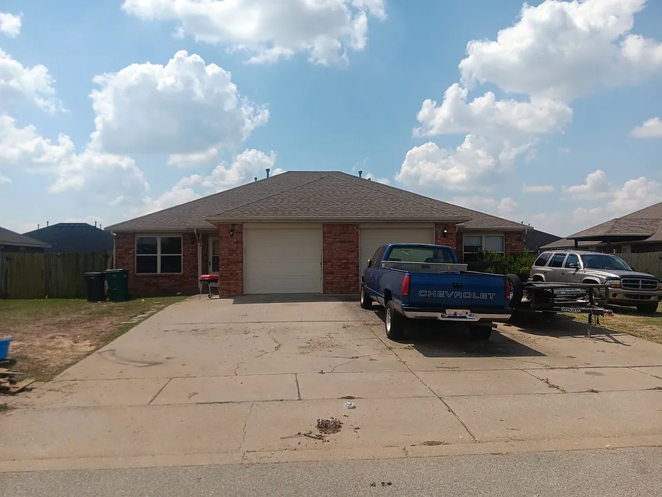 304 & 306 E Asher Ct #306