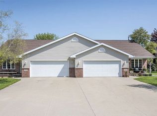 1746 W Roselawn Dr, Appleton, WI 54914