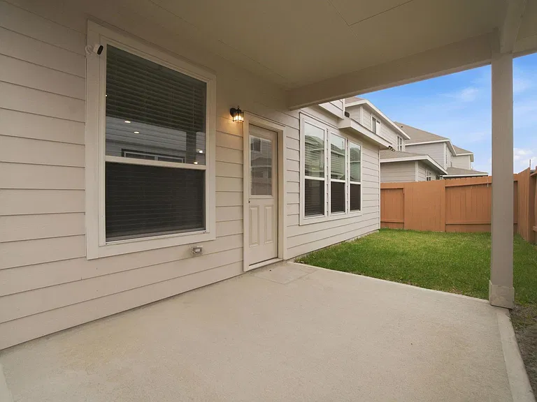 22210 Great Royal Ln — Photo 33