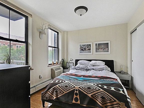 4th image of 54 Allen St APT 4A