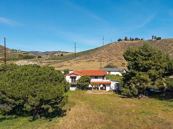 2nd image of 4829 Dehesa Rd