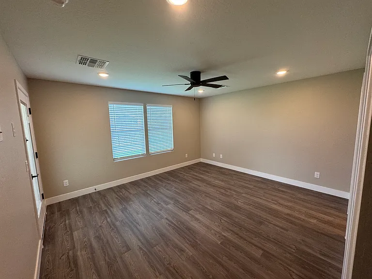 925 Jubal Ln — Photo 14