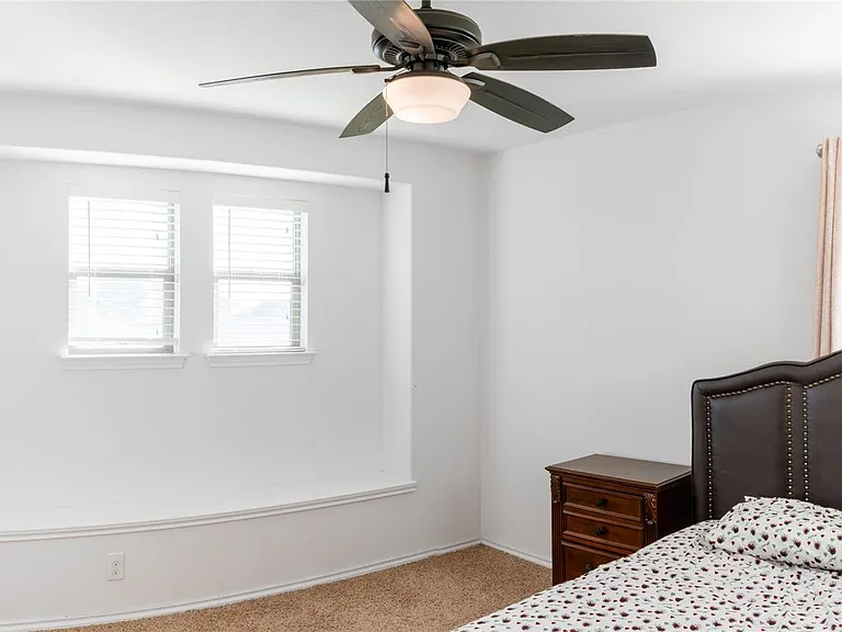 606 Screech Owl Dr — Photo 15