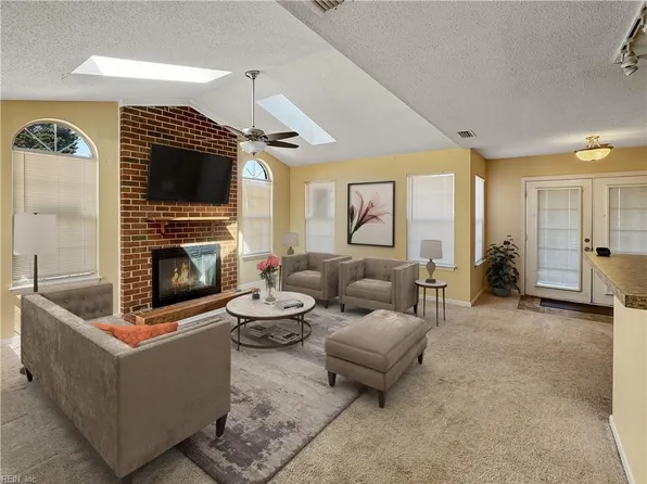 422 Lees Mill Dr, Newport News, VA 23608