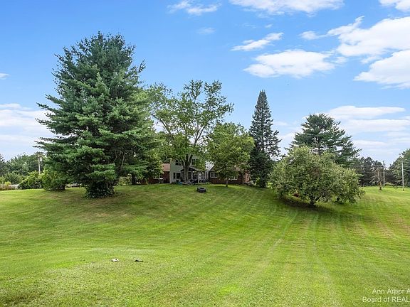 4th image of 8640 Huron River Dr
