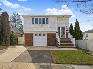 470 Beach Rd, Staten Island, NY 10312