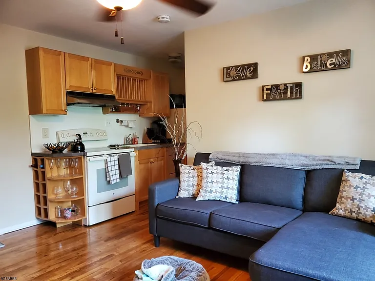 480 Parkway Dr #3R — Photo 2