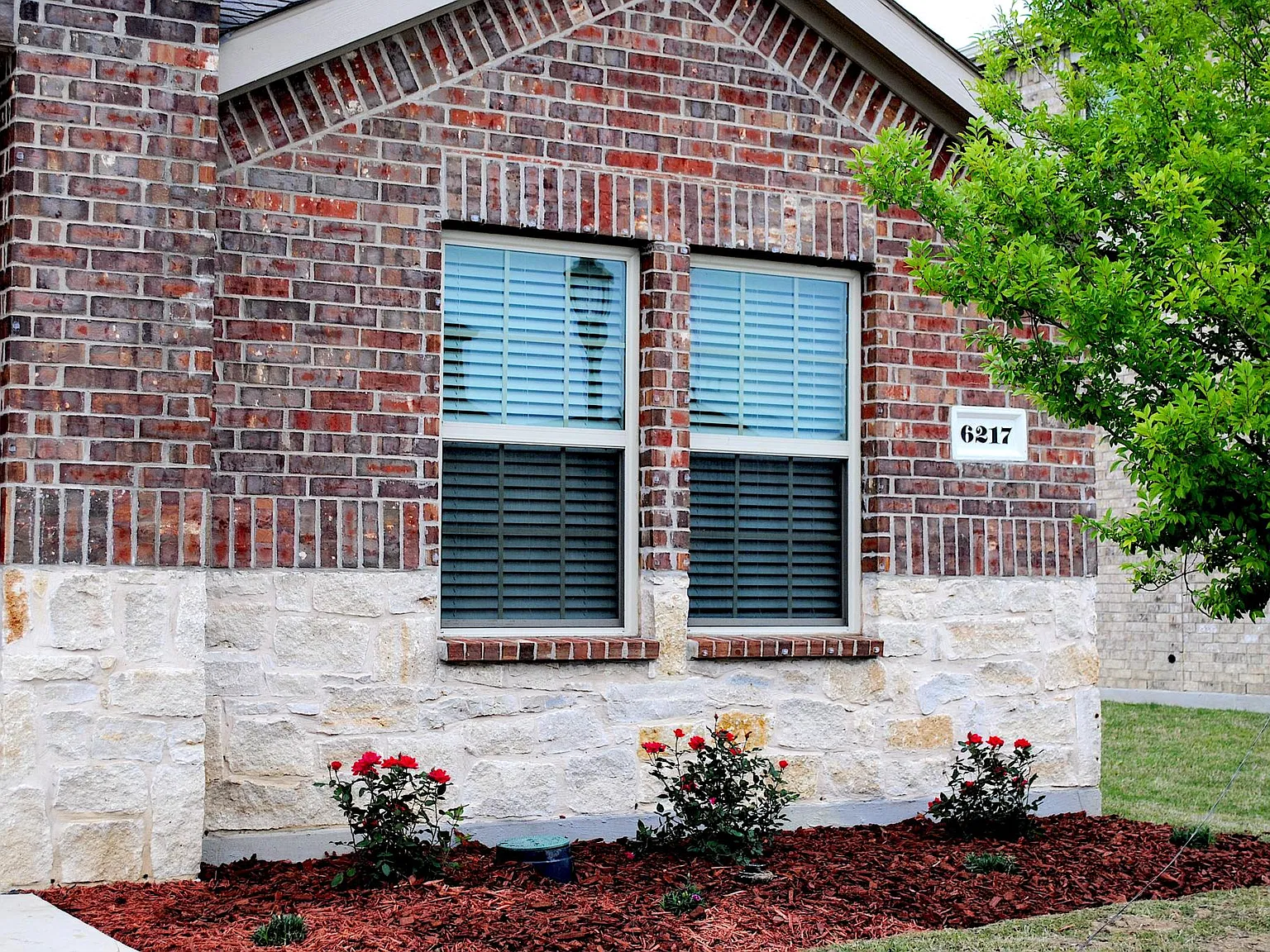 4 bed, 2124 sqft, $2,399 — Photo 2
