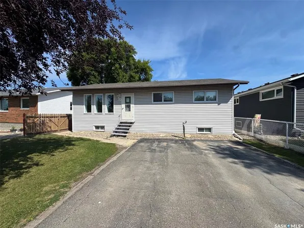 817 97th AVENUE, Tisdale, SK S0E 1T0