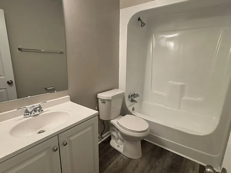 2304 Lincoln St — Photo 4