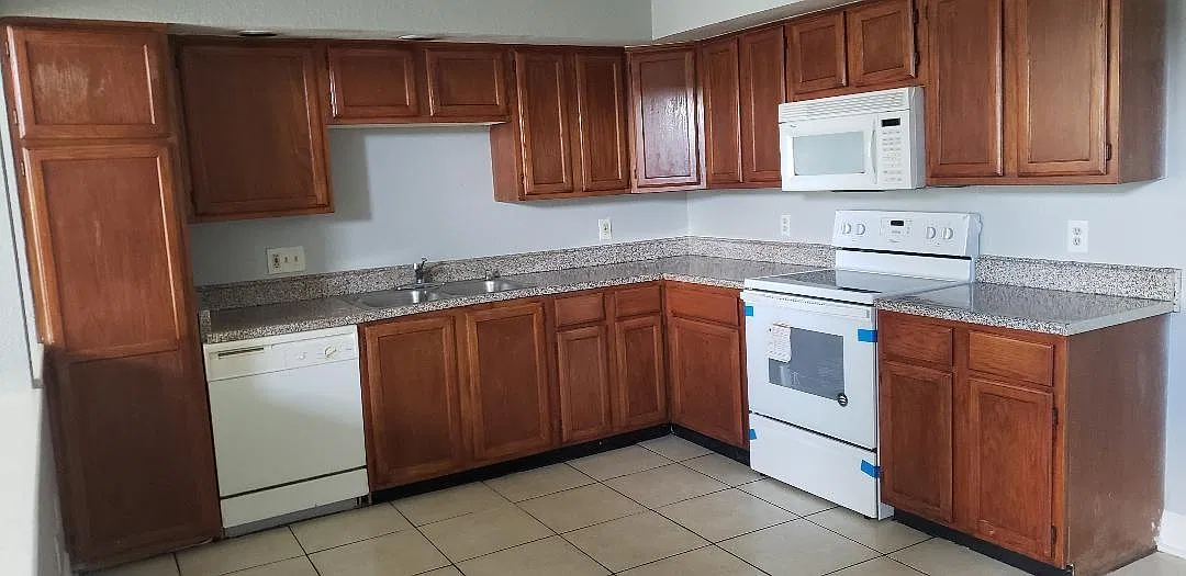 3 bed, 2.0 bath, 1528 sqft, $1,550 — Photo 2