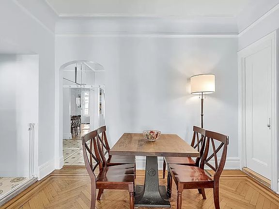 4th image of 105 W 72nd St APT 2C