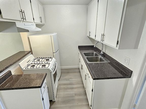 4th image of 6842 N Fulton Ave #11