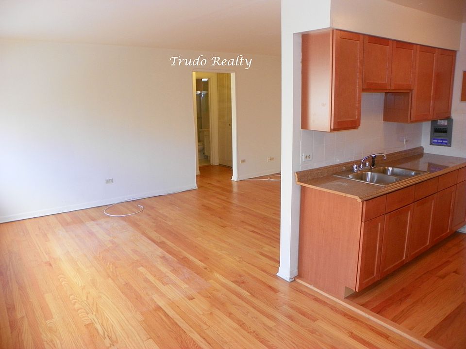 1st image of 510 W Briar Pl APT 308