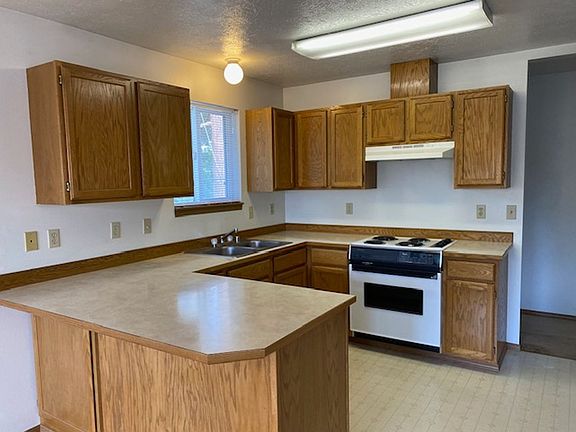3rd image of 210 & 212 E Campbell St