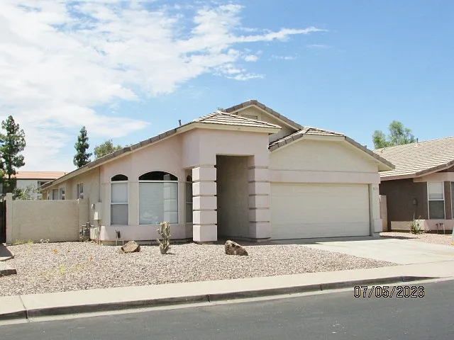 3 bed, 1776 sqft, $2,100 — Photo 3