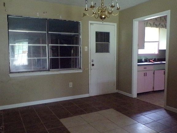 4th image of 211 Lakeside Dr