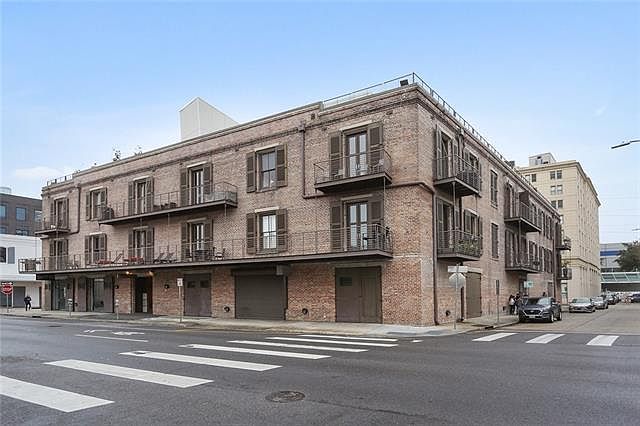 1st image of 900 S Peters St APT 17