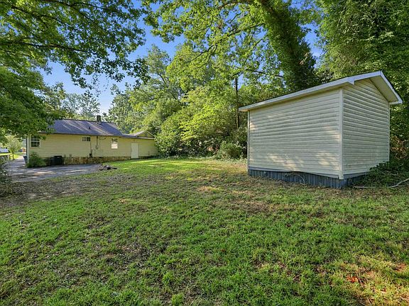 3rd image of 102 Overbrook Cir