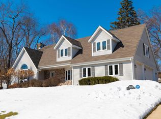 10430 W Pine Ridge Rd, Greenfield, WI 53228