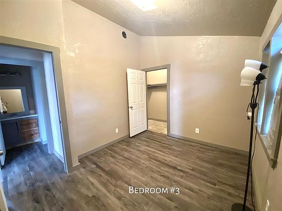3rd image of 515 W Arapaho Ave
