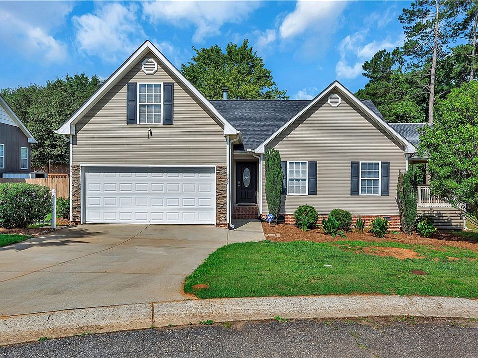 1st image of 127 Ashwood Ln