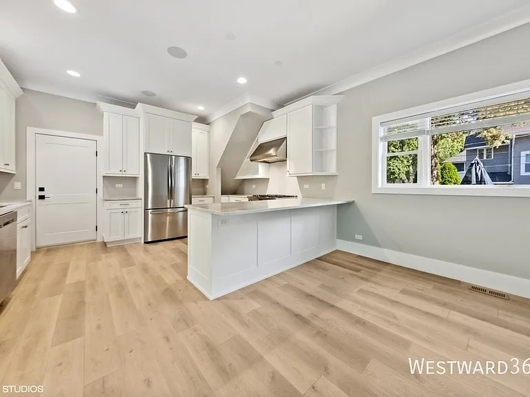 240 S Brainard Ave #2 — Photo 16