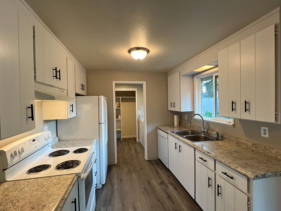 right side 14524 kitchen