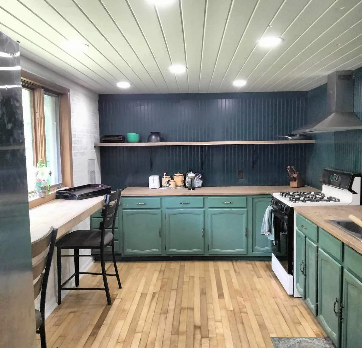 Charming 5+2 Home with Modern Updates. — Photo 2