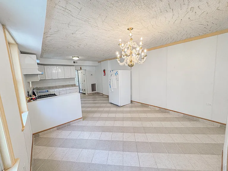 1104 Adriatic Ave — Photo 3