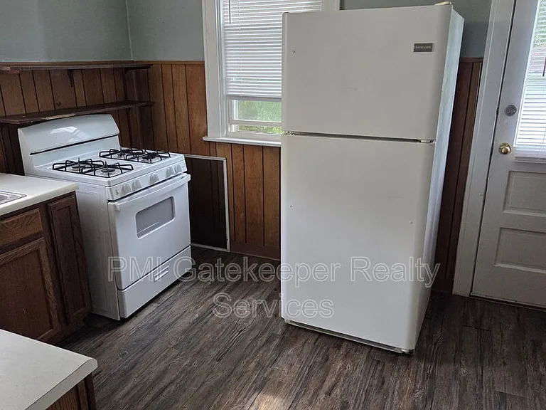 4370 Saint Lawrence Ave #1 — Photo 13
