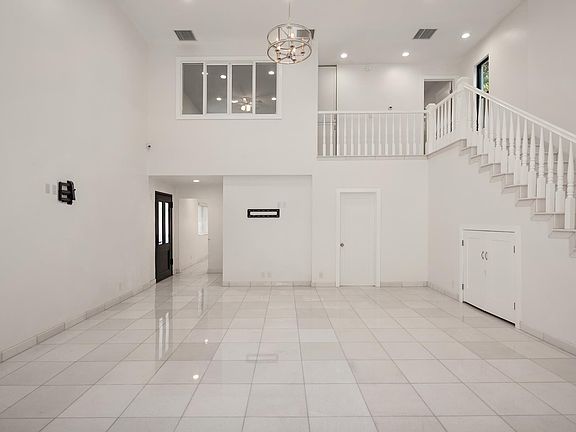 5th image of 2075 Benedict Canyon Dr