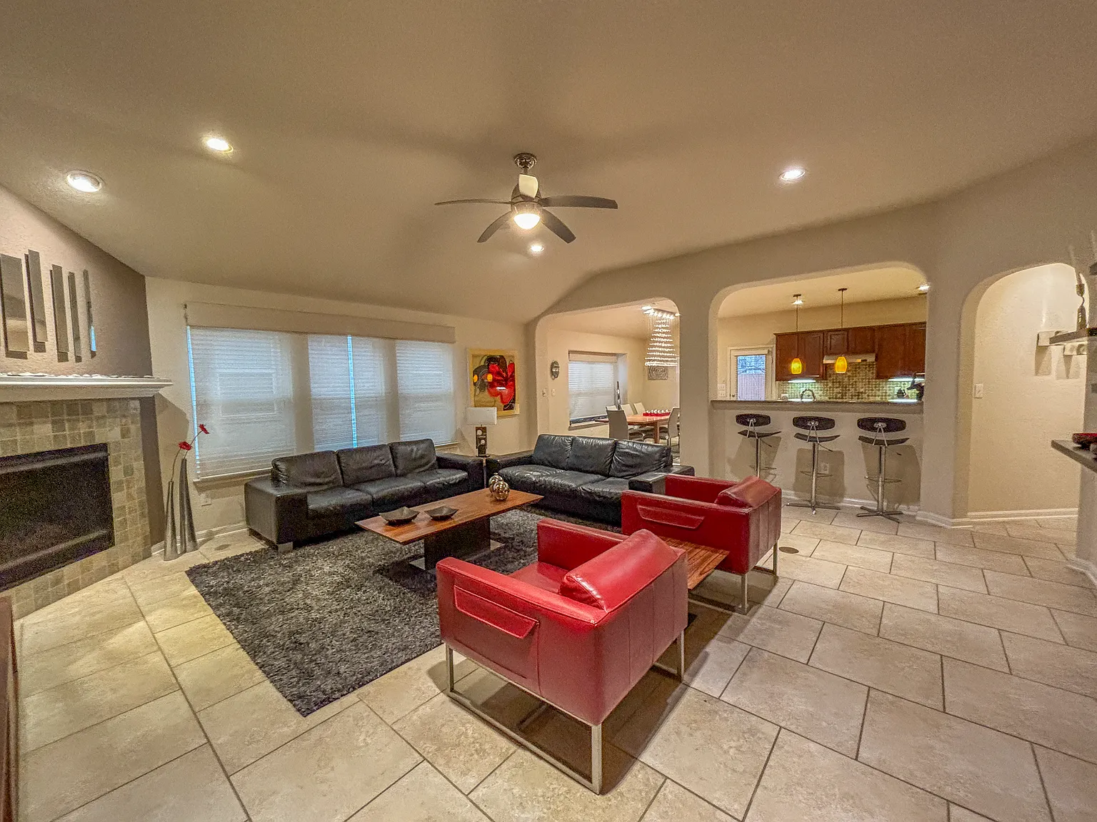 4 bed, 3.0 bath, 2847 sqft, $3,200 — Photo 4