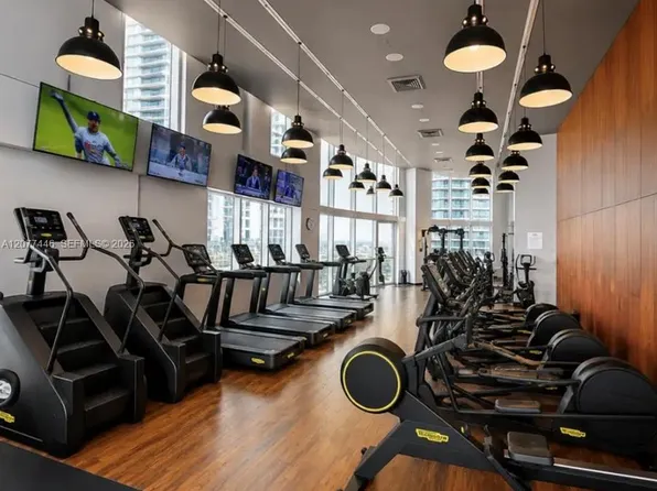 1300 Brickell Bay Dr, Miami, FL