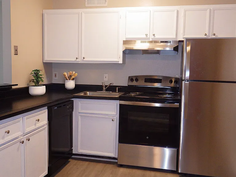 Spencer Creek Apartments — Photo 12