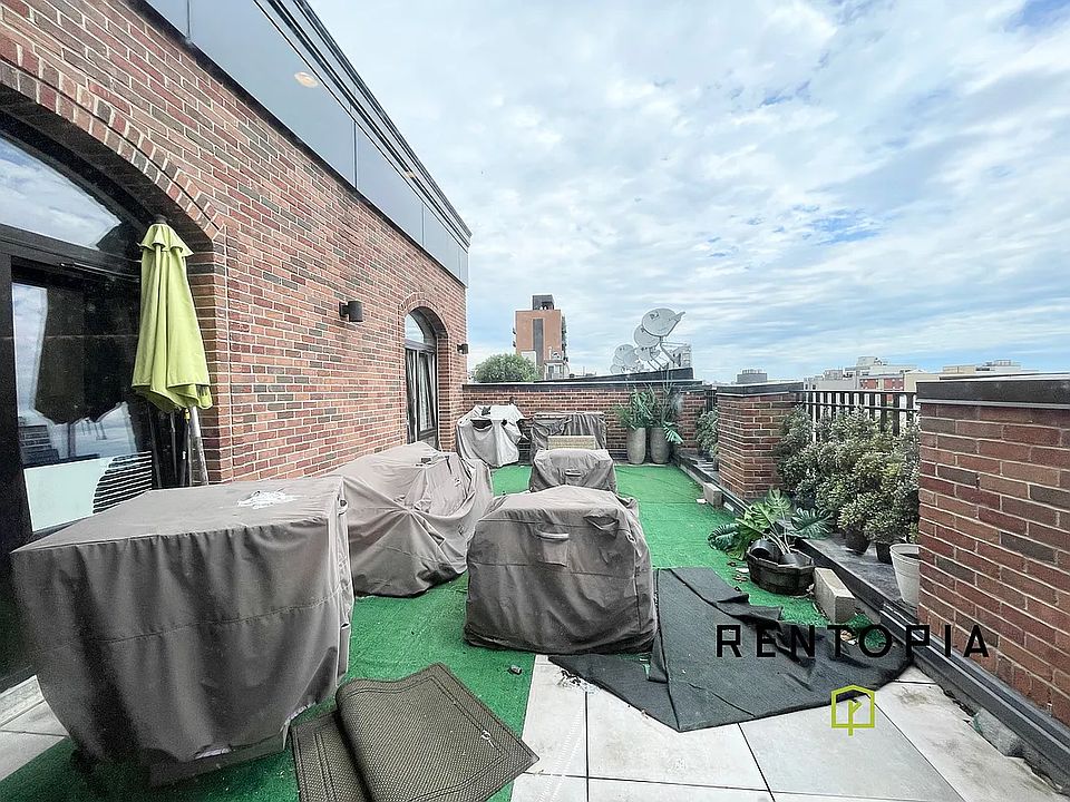 1st image of 961 Willoughby Ave #501D